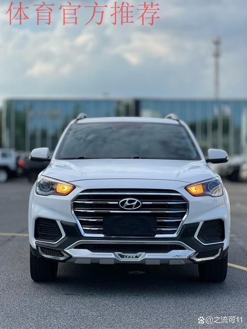 众国脚热衷试驾现代新款SUV 于海无证驾驶跑得欢